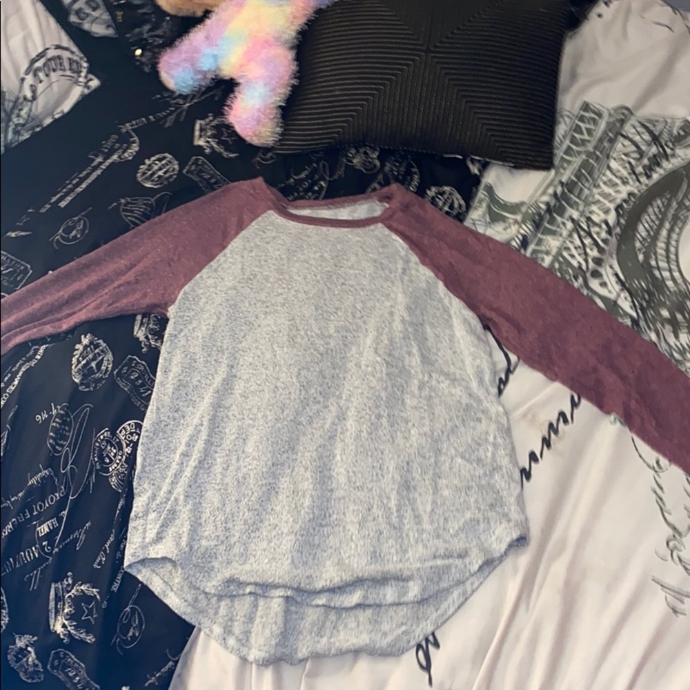 BARELY WORN long sleeve shirt.